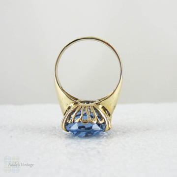 Vintage Blue Topaz Ring. Large Oval Sky Blue Topaz in Yellow Gold, 1960s.