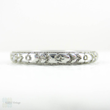 Vintage Engraved Wedding Ring, Orange Blossom Flowers & Milgrain Beading 18 Carat Gold Band by Lohengrin. Circa 1930s, Size L.25 / 6.