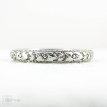 Vintage Engraved Wedding Ring, Orange Blossom Flowers & Milgrain Beading 18 Carat Gold Band by Lohengrin. Circa 1930s, Size L.25 / 6.