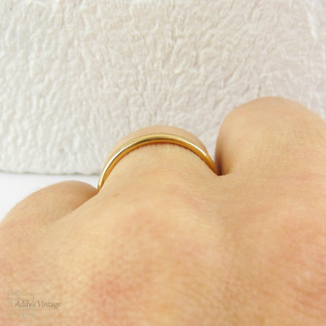 22 Carat Gold Wedding Ring. Simple D Profile Shape Yellow Gold Wedding Band, Hallmarked Birmingham 1950s. Size P.5 / 8.