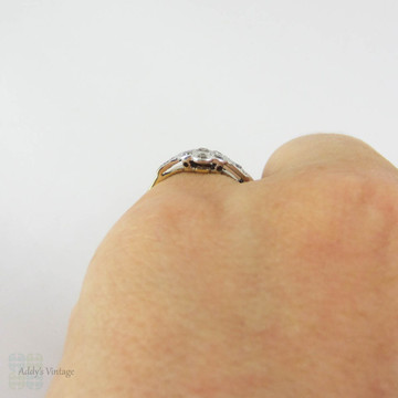 Antique Diamond Engagement Ring, Edwardian Daisy Shaped Scalloped Edged Diamond Cluster Ring. 18 Carat & Platinum, Circa 1910s.