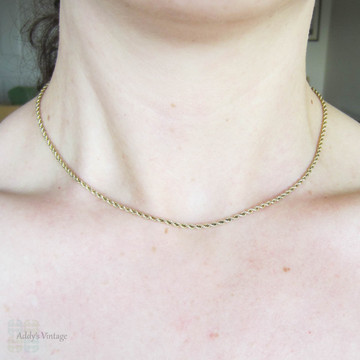 Antique 9 Carat Gold Chain, Rope Style Link Chain Necklace with Barrel Clasp. 40.5 cm / 16 inches long, 3.18 grams.