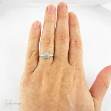 Vintage Flower Diamond Engagement Ring, Art Deco Daisy Shape Diamond Cluster Ring. 0.30 ctw, 18 Carat & Platinum, Circa 1930s.