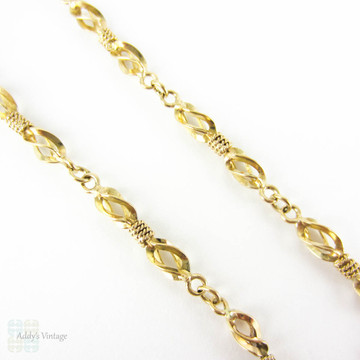 Vintage Gold Bracelet, Twisted Link & Rope Style Design in 9 Carat Yellow Gold. Mid 20th Century, 20.5 cm / 8 inches, 3.75 grams.