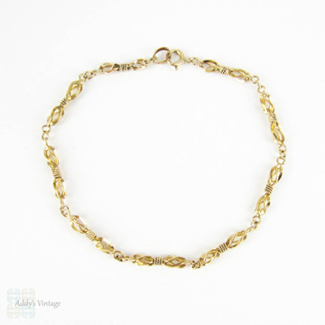 Vintage Gold Bracelet, Twisted Link & Rope Style Design in 9 Carat Yellow Gold. Mid 20th Century, 20.5 cm / 8 inches, 3.75 grams.