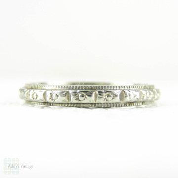 Art Deco Engraved Wedding Ring, Forget Me Not Flower Blossom Design with Milgrain Beading in 18 Carat White Gold. Size K.5 / 5.5.