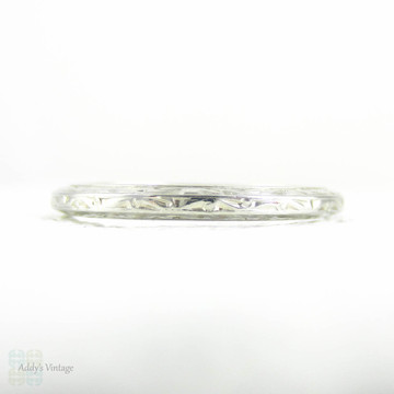 Engraved Wedding Ring, Ladies Narrow Foliate Style Design White Gold Wedding Band in 18 Carat White Gold. Circa 1930s, Size J.25 / 5.