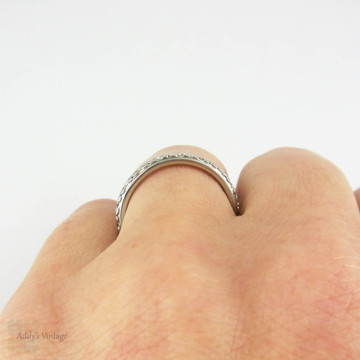Orange Blossom Flower Wedding Ring, Engraved Floral Design & Milgrain Beading, 18 Carat White Gold. Circa 1920s, Size O.5 / 7.5.