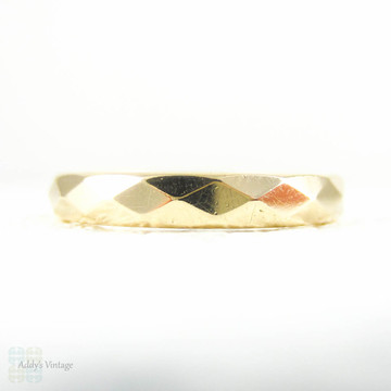 Vintage French Wedding Ring, Faceted Design Mid 20th Century Wedding Band. Circa 1950s, 18 Carat Gold, Size J / 5.