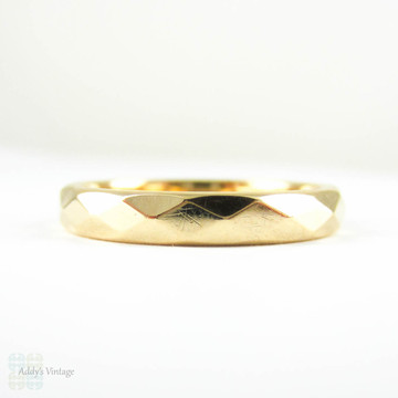 Vintage French Wedding Ring, Faceted Design Mid 20th Century Wedding Band. Circa 1950s, 18 Carat Gold, Size J / 5.