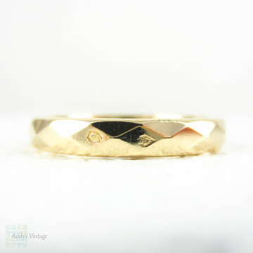 Vintage French Wedding Ring, Faceted Design Mid 20th Century Wedding Band. Circa 1950s, 18 Carat Gold, Size J / 5.