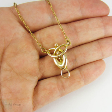 BALANCE. Art Nouveau 15ct Gold Necklace, Fancy Trombone Link Chain with Large Knot Design Pendant and Dog Clip for Pendant, Circa 1910s.