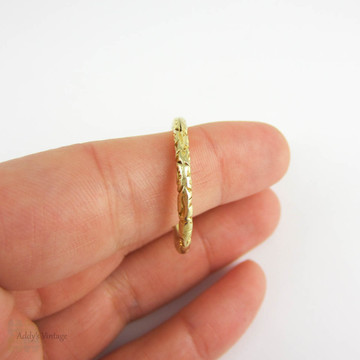 Antique Georgian Split Ring, Extra Large 15 Carat Gold Hand Engraved Ring for Holding Charms, Fobs, Pendants. Circa Early 1800s, 26.5 mm.