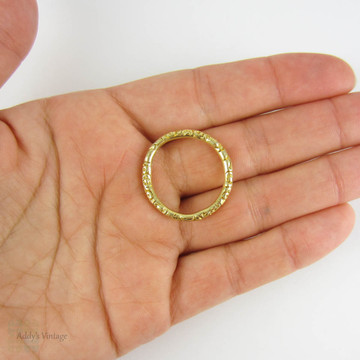 Antique Georgian Split Ring, Extra Large 15 Carat Gold Hand Engraved Ring for Holding Charms, Fobs, Pendants. Circa Early 1800s, 26.5 mm.