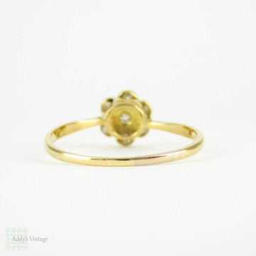 Antique Floral Shape Engagement Ring, 7 Stone Diamond Cluster Ring in Daisy Flower Design. Circa 1910s, 18 Carat Gold.