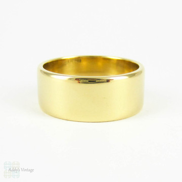 Vintage 18 Carat Gold Wedding Ring, Wide and Heavy 1960s Ladies or Mens Wedding Band. 7.5 mm wide, Size M.5 / 6.5.