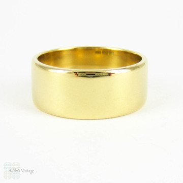 Vintage 18 Carat Gold Wedding Ring, Wide and Heavy 1960s Ladies or Mens Wedding Band. 7.5 mm wide, Size M.5 / 6.5.