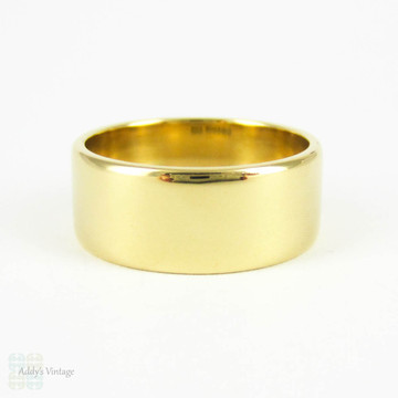 Vintage 18 Carat Gold Wedding Ring, Wide and Heavy 1960s Ladies or Mens Wedding Band. 7.5 mm wide, Size M.5 / 6.5.