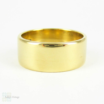 Vintage 18 Carat Gold Wedding Ring, Wide and Heavy 1960s Ladies or Mens Wedding Band. 7.5 mm wide, Size M.5 / 6.5.