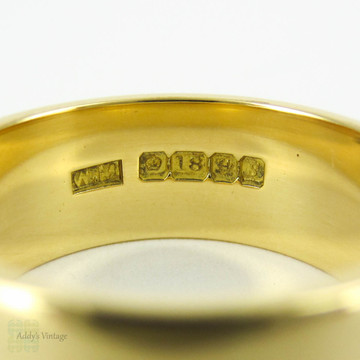 Vintage 18 Carat Gold Wedding Ring, Wide and Heavy 1960s Ladies or Mens Wedding Band. 7.5 mm wide, Size M.5 / 6.5.