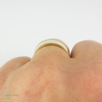 Vintage 18 Carat Gold Wedding Ring, Wide and Heavy 1960s Ladies or Mens Wedding Band. 7.5 mm wide, Size M.5 / 6.5.