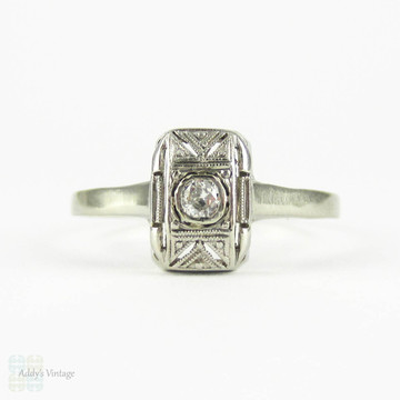 Filigree Diamond Ring in 14 Carat White Gold, Geometric Design Panel Ring. Circa 1930s.