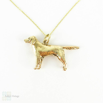 Vintage Pointer Dog Charm, 9 Carat Yellow Gold English Pointer Dog Charm. Circa 1970s on 9k Gold Chain.