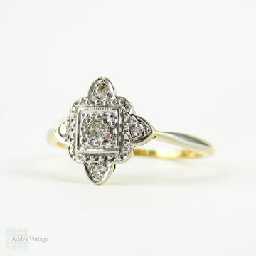 Art Deco Square Shaped Diamond Ring, Scalloped Edge Five Stone Engagement Ring. Circa 1920s, 18ct & Platinum.
