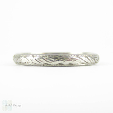 Antique Engraved Platinum Wedding Ring, Leaf Engraved Design Wedding Band with Milgrain Edges. Circa 1910s, Size O / 7.25.