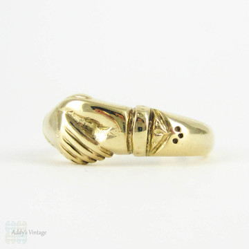 Vintage Fede Clasped Hands Ring, 9 Carat Yellow Gold Joint Hands Wedding Band. Circa 1970s.