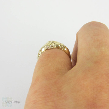 Vintage Fede Clasped Hands Ring, 9 Carat Yellow Gold Joint Hands Wedding Band. Circa 1970s.