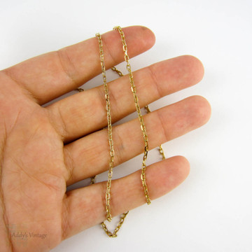 Vintage Gold Chain Necklace, 9 Carat Yellow Faceted Trace Chain Style Link Necklace for Pendant. 56 cm / 22 inches long, 5 grams.