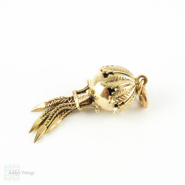 Antique Victorian 9ct Gold Bauble Pendant, Leaf Design Tassel Charm in Yellow Gold.  Circa 1890s - 1900.