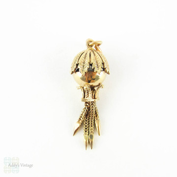 Antique Victorian 9ct Gold Bauble Pendant, Leaf Design Tassel Charm in Yellow Gold.  Circa 1890s - 1900.
