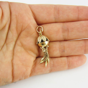 Antique Victorian 9ct Gold Bauble Pendant, Leaf Design Tassel Charm in Yellow Gold.  Circa 1890s - 1900.