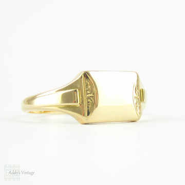 Vintage 18 Carat Gold Signet Ring, Blank Cartouche For Engraving. Mens or Womens Ring, Circa 1940s by Bravingtons.