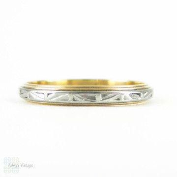 Vintage Engraved Two Tone Wedding Ring, 14 & 18 Carat Gold Wedding Band by Lohengrin. Circa 1940s, Size L.5 / 6.