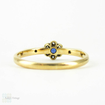 Vintage Sapphire & Diamond Flower Shape Engagement Ring, Art Deco Daisy Ring. Circa 1920s, 18ct & Plat.