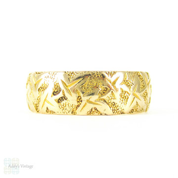 Antique 18ct Engraved Wedding Ring, Ivy Leaf Engraving on Wide Yellow Gold Victorian Ladies Wedding Band. Circa 1880s, Size J.5 / 5.