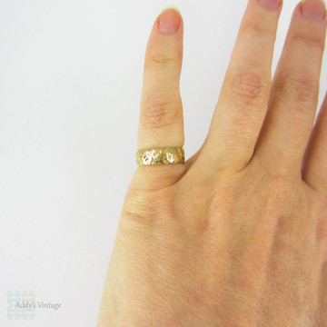 Antique 18ct Engraved Wedding Ring, Ivy Leaf Engraving on Wide Yellow Gold Victorian Ladies Wedding Band. Circa 1880s, Size J.5 / 5.