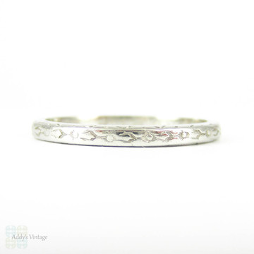 Art Deco Engraved Wedding Ring, Platinum Band. Floral Pattern by Orange Blossom Traub. Circa 1920s, Size L / 6.