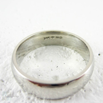 Heavy Men's Platinum Wedding Ring. Simple & Classic Man's Platinum Light Court / Comfort Fit Wedding Band. Size R.5 / 8.75, 11.55 grams.