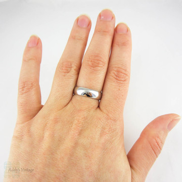 Heavy Men's Platinum Wedding Ring. Simple & Classic Man's Platinum Light Court / Comfort Fit Wedding Band. Size R.5 / 8.75, 11.55 grams.