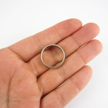 Heavy Men's Platinum Wedding Ring. Simple & Classic Man's Platinum Light Court / Comfort Fit Wedding Band. Size R.5 / 8.75, 11.55 grams.