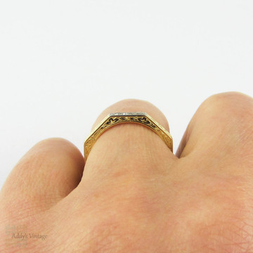 Vintage Octagonal Two-Tone 18ct Wedding Ring, 3 Diamonds with Wheat Design and Engraved Sides. Circa 1940s, Size N / 6.75.