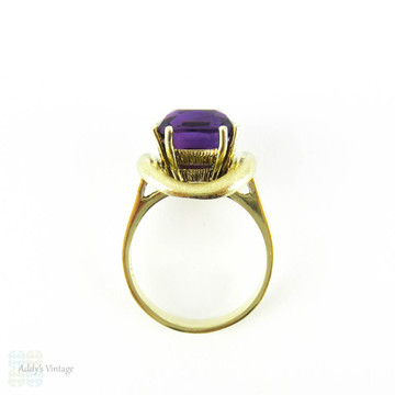 Retro Amethyst Single Stone Ring, Vintage 14k Yellow Gold Purple Gemstone Ring in Double Claw Setting. Circa 1960s.