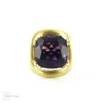 Retro Amethyst Single Stone Ring, Vintage 14k Yellow Gold Purple Gemstone Ring in Double Claw Setting. Circa 1960s.