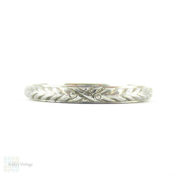 Vintage 18K Engraved Wedding Ring, Art Deco Narrow Floral Style Design Engraved Band. Size M.5 / 6.5.