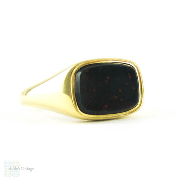 Bloodstone 18ct Signet Ring, Art Deco 1920s Yellow Gold Blank Men's or Women's Signet Ring.