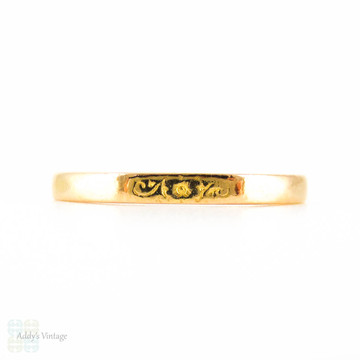 Mid Century 22 Carat Gold Wedding Ring, Faceted Shape Band with Engraved Flower & Leaf Pattern. Circa 1960s, Size N.5 / 7.
